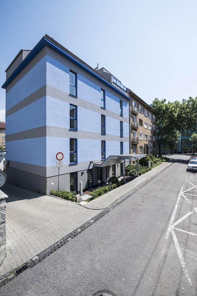 Felicity Garni Hotel Bratislava Exterior photo